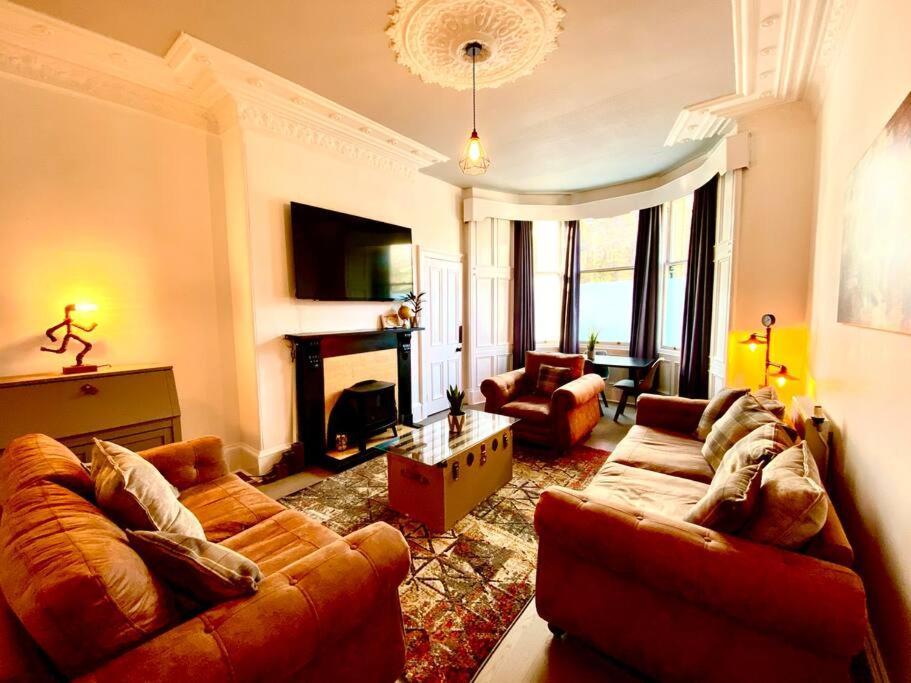 Anchored Homely Apartment In Historic Centre Paisley Exterior foto