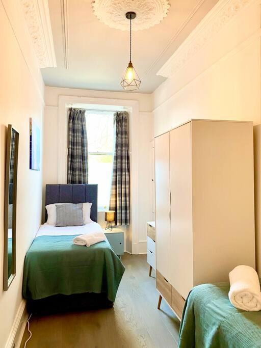 Anchored Homely Apartment In Historic Centre Paisley Exterior foto